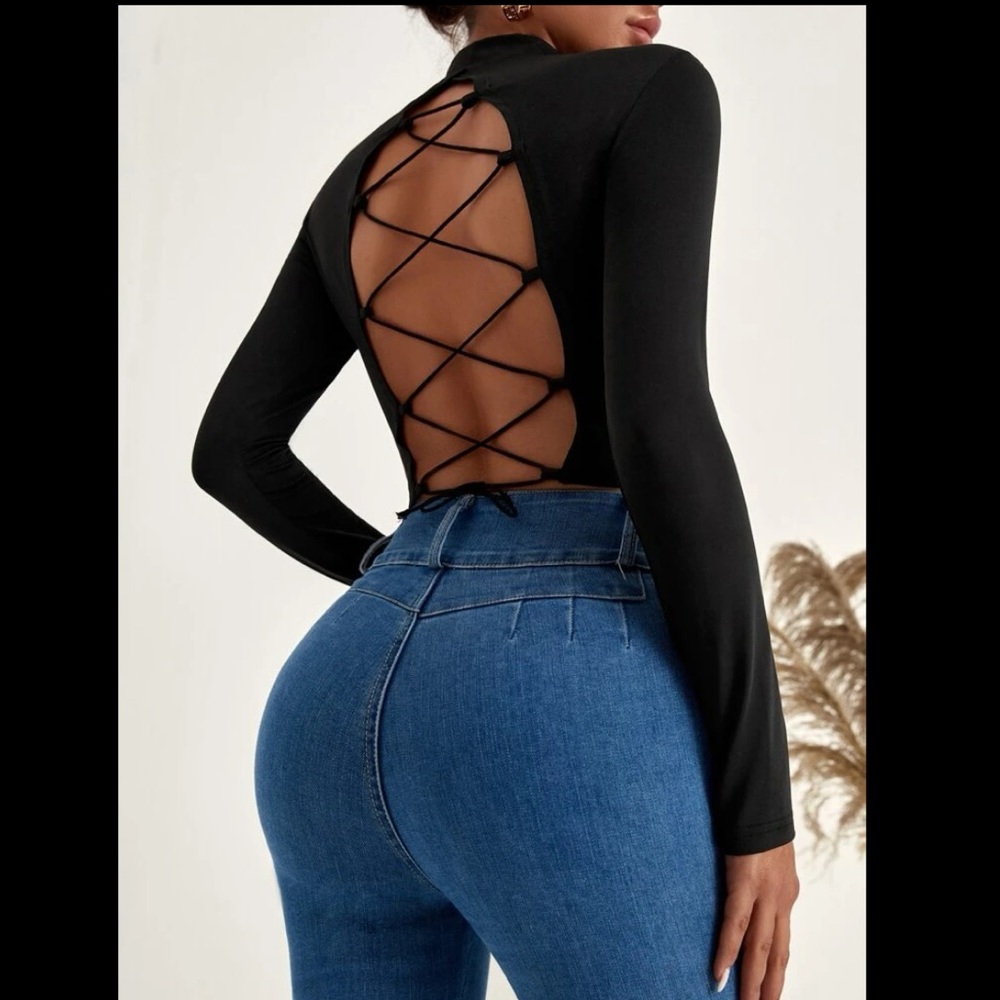 SHEIN Black Lace-Up Back Long Sleeve Crop Top